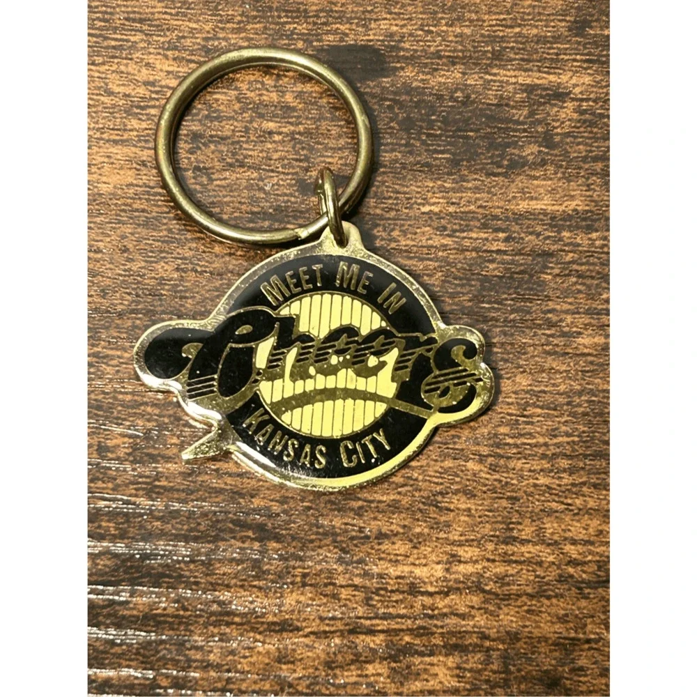 Vintage Cheers Bar “Meet Me in Kansas City” Black Metal Keychain